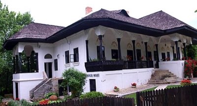 Curtea / Conacul Bellu din Urlați (Muzeul Conacul „Bellu”)