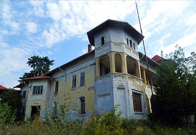 Conacul Gussi-Lahovary (Golescu-Gussi) din Leordeni
